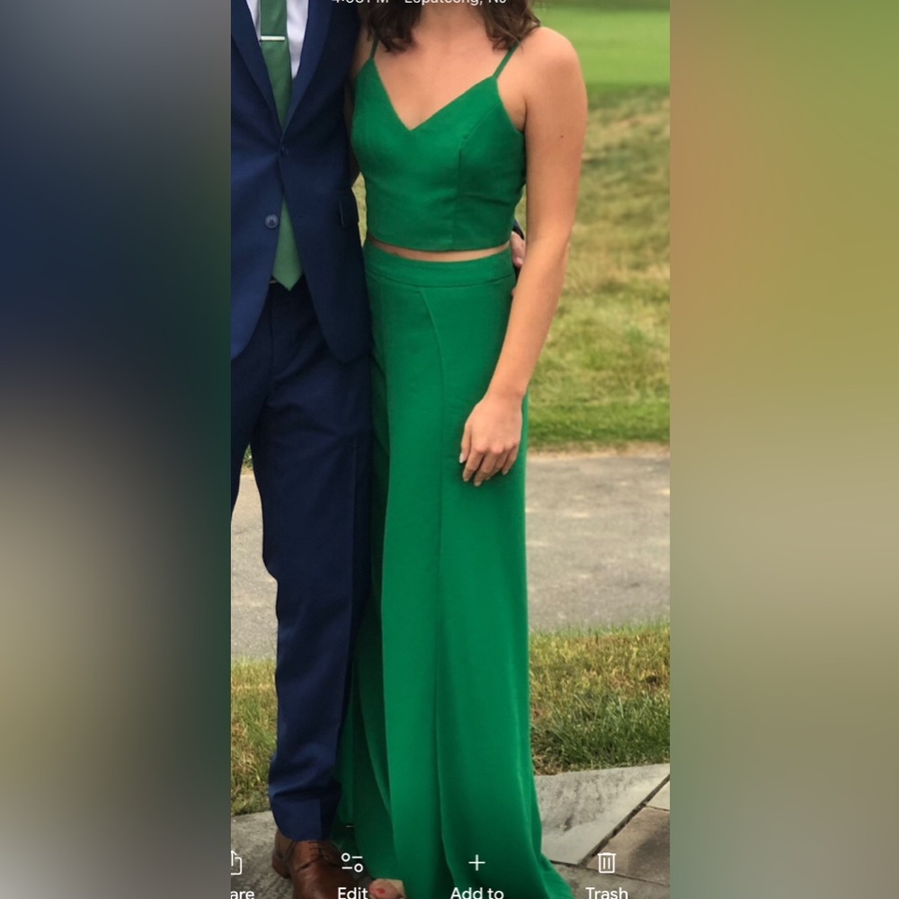 Lulu’s Green Two-Piece Formal Set Size Small